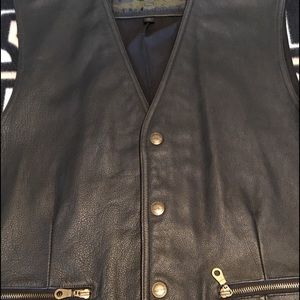 Structure leather vest